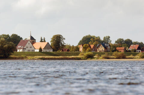 Wahrenberg von der Elbe aus gesehen